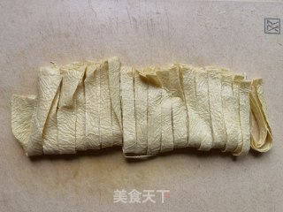 洋葱木耳拌豆腐皮的做法步骤：4