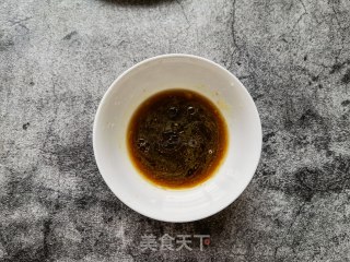 荆芥拌木耳的做法步骤：3