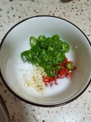 凉拌酸辣藕片的做法步骤：2