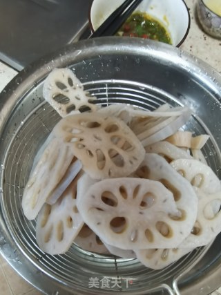 凉拌酸辣藕片的做法步骤：11