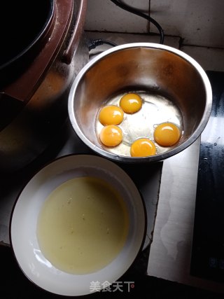 电饭煲蛋糕????的做法步骤：1