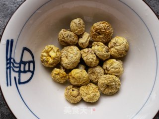 冬瓜白菌排骨汤的做法步骤：1