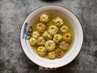 冬瓜白菌排骨汤的做法步骤：2