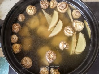 冬瓜白菌排骨汤的做法步骤：10