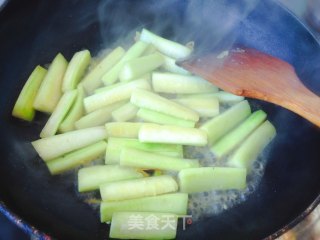 丝瓜炒鸡蛋的做法步骤：4