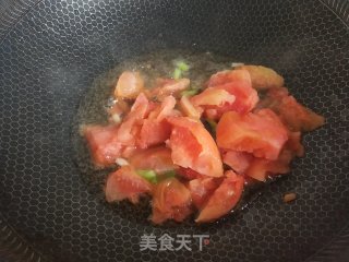 裙带菜西红柿汤面的做法步骤：3