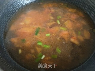 裙带菜西红柿汤面的做法步骤：5