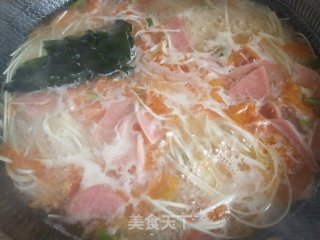 裙带菜西红柿汤面的做法步骤：7