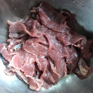 家常水煮牛肉的做法步骤：1