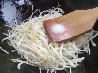 豆芽菜炒韭菜的做法步骤：4