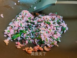 端午节给孩子做一碗鸡蛋苋菜炒饭的做法步骤：3