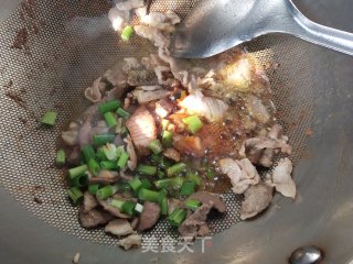 山芹菜炒肉的做法步骤：4