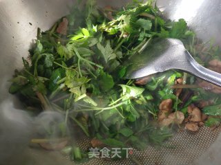 山芹菜炒肉的做法步骤：5