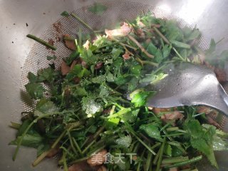 山芹菜炒肉的做法步骤：6