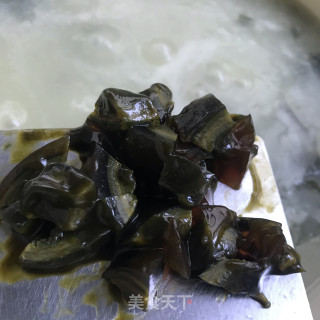 裙带菜皮蛋牛肉粥的做法步骤：11