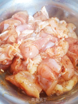 杏鲍菇炒鸡丁的做法步骤：3