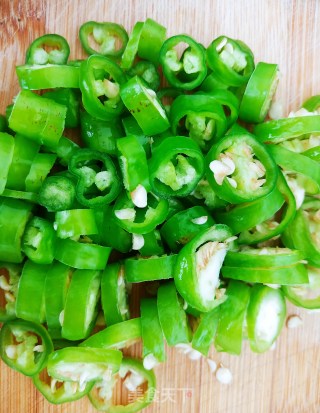 杏鲍菇炒鸡丁的做法步骤：5