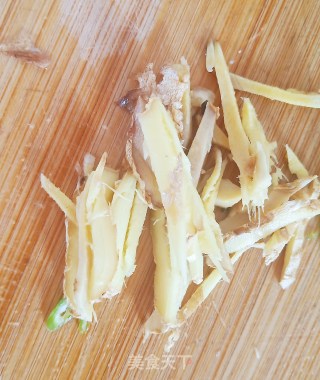 杏鲍菇炒鸡丁的做法步骤：8