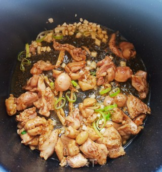 杏鲍菇炒鸡丁的做法步骤：12