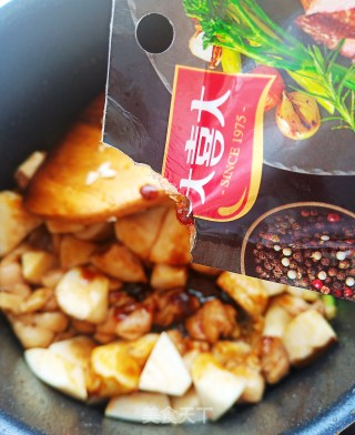 杏鲍菇炒鸡丁的做法步骤：14