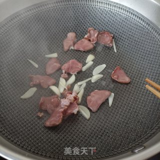 腊猪舌炒马齿苋梗的做法步骤：9