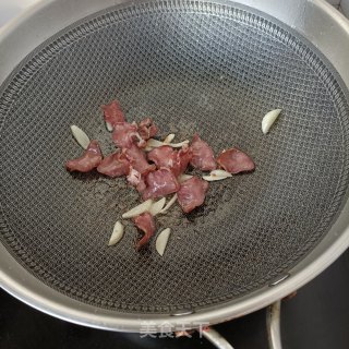 腊猪舌炒马齿苋梗的做法步骤：10