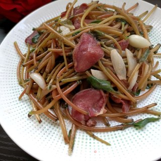 腊猪舌炒马齿苋梗的做法步骤：15
