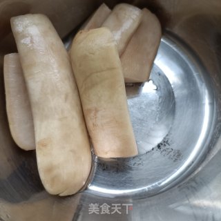 酸萝卜胡萝卜烧肉的做法步骤：1