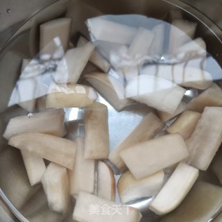 酸萝卜胡萝卜烧肉的做法步骤：2