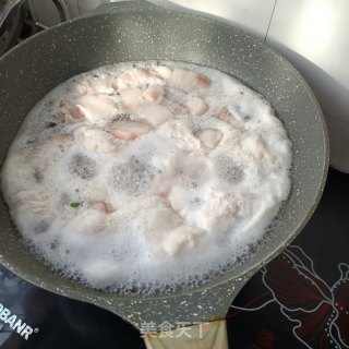 酸萝卜胡萝卜烧肉的做法步骤：5