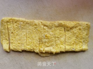 洋葱木耳拌鸡蛋皮的做法步骤：7