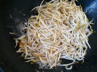 素炒豆芽的做法步骤：4