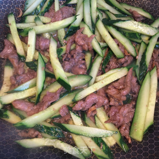 牛里脊炒黄瓜的做法步骤：5