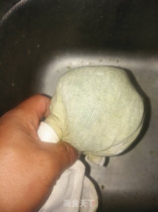 野菜猪肉馅煎饺的做法步骤：2