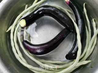 豆角烧茄子的做法步骤：1