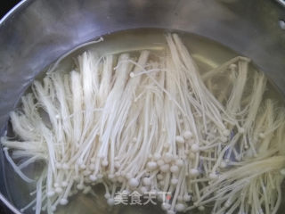 裙带菜拌金针菇的做法步骤：6