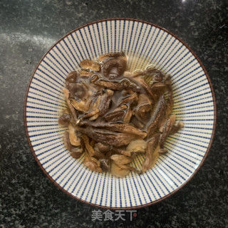 鹿茸菇蒸肉饼的做法步骤：1