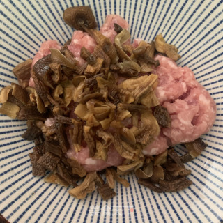 鹿茸菇蒸肉饼的做法步骤：4