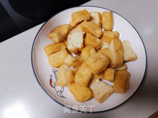 蒜苗烧豆泡的做法步骤：1