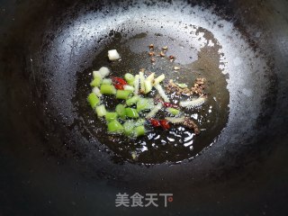 蒜苗烧豆泡的做法步骤：4
