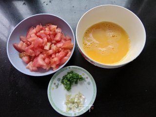 西红柿鸡蛋汤的做法步骤：1