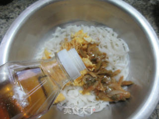 榨菜丝鸡蛋拌河粉的做法步骤：10