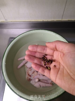 柠檬野山椒鸡爪的做法步骤：2