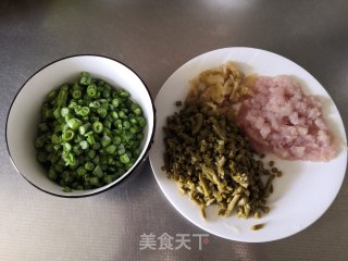 烂肉豇豆的做法步骤：1
