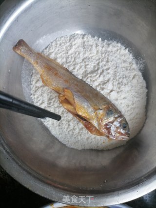 香辣黄花鱼的做法步骤：2