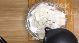 懒人版麻婆豆腐、又香又麻又辣，就着汤汁能吃两碗米饭。的做法步骤：3