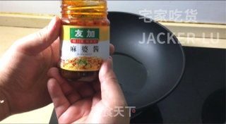 懒人版麻婆豆腐、又香又麻又辣，就着汤汁能吃两碗米饭。的做法步骤：4