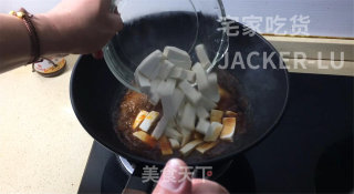 懒人版麻婆豆腐、又香又麻又辣，就着汤汁能吃两碗米饭。的做法步骤：7