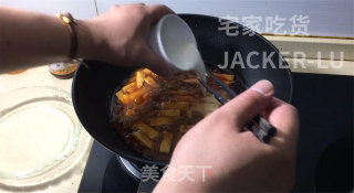 懒人版麻婆豆腐、又香又麻又辣，就着汤汁能吃两碗米饭。的做法步骤：9
