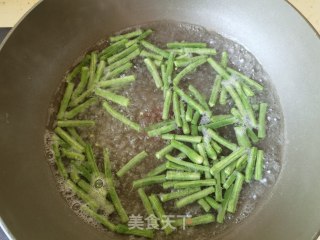 豇豆角炒虾仁的做法步骤：6